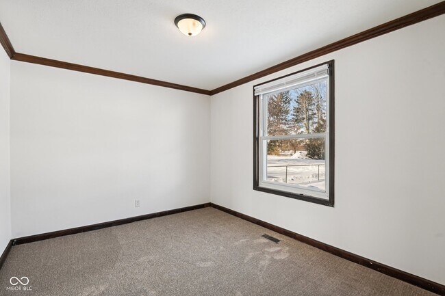 Building Photo - 218 W Main St