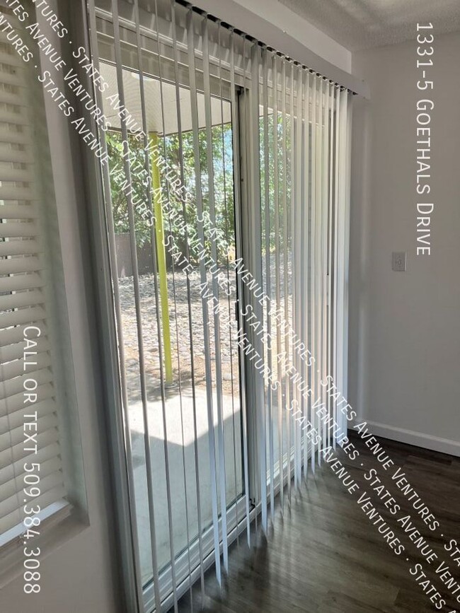 Building Photo - 1331 Goethals Dr