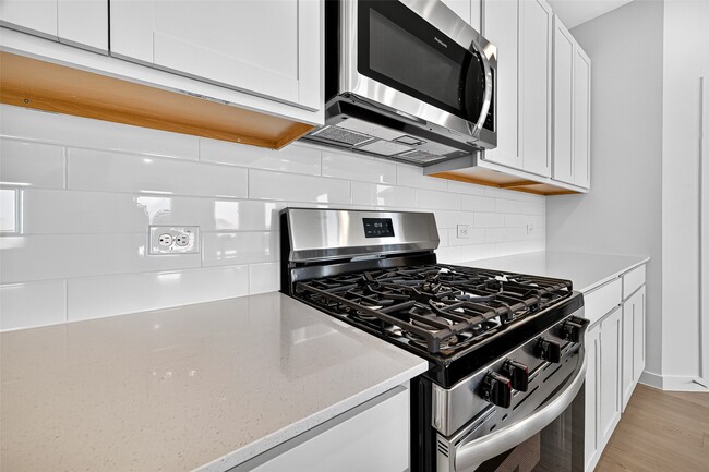 Building Photo - 3028 Avenida Sonoma Dr