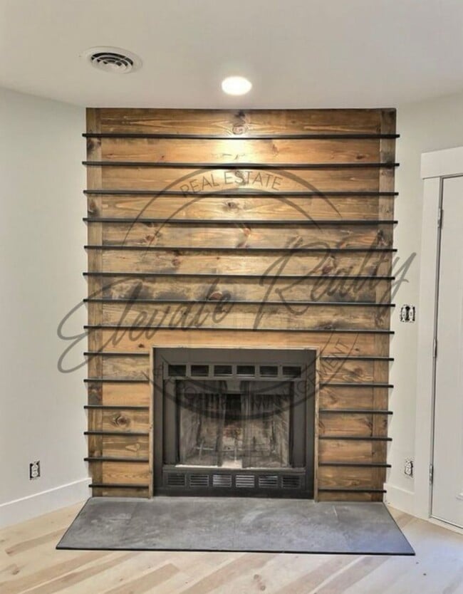 Building Photo - RENT SPECIAL: 1/2 OFF FIRST MONTHS RENT! M...