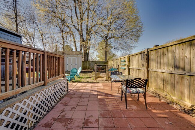 Building Photo - Charming 2 Bedroom 2 Bath Home In The Heart Of Downtown Mebane With Massive Fenced In Yard!!
