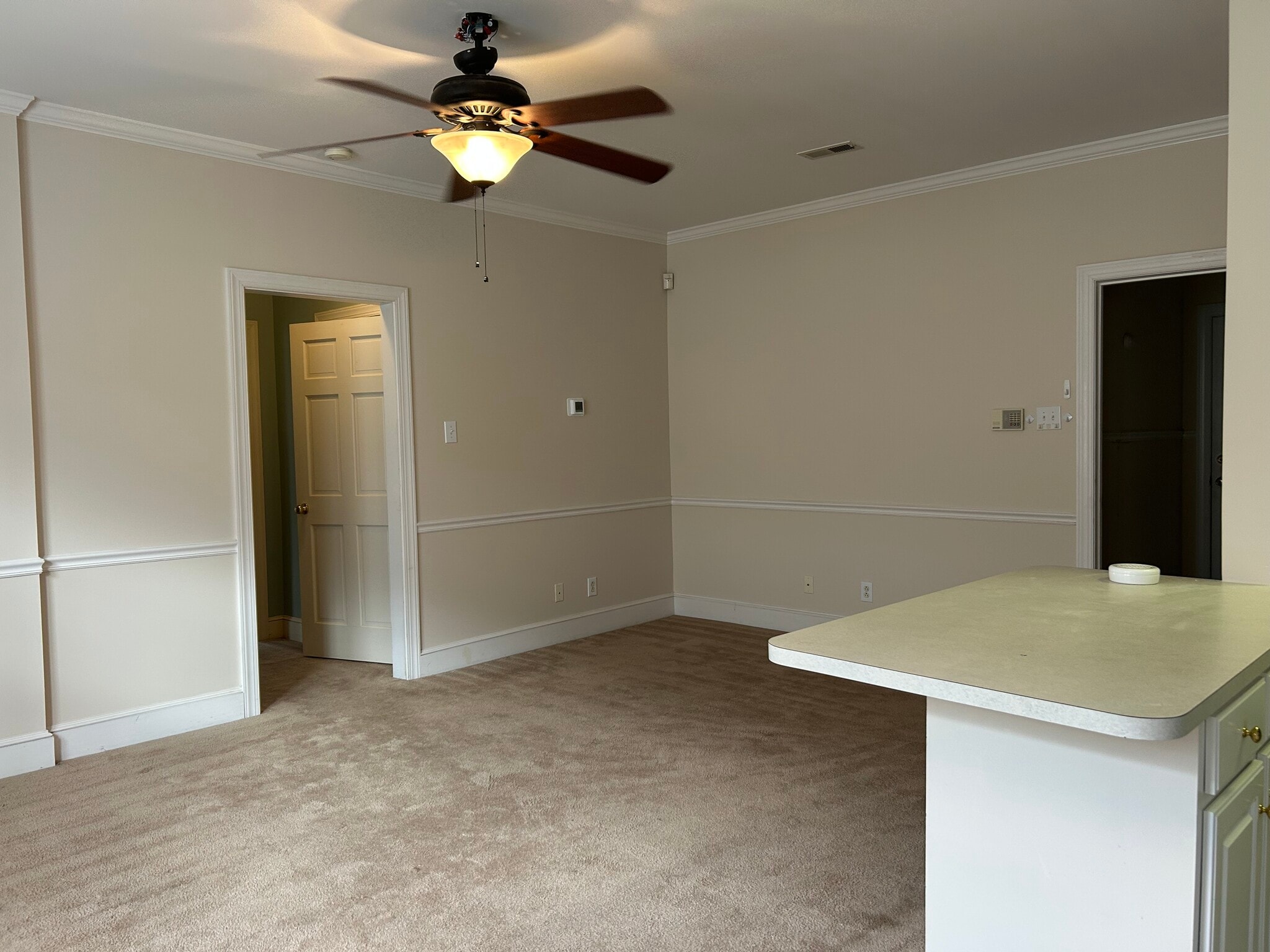 Building Photo - 102 S William St