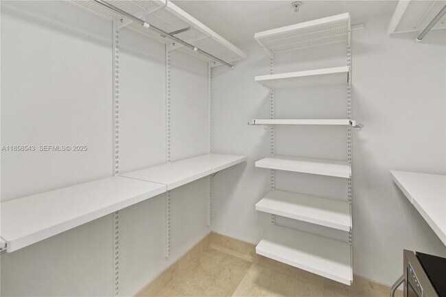 Building Photo - 1800 N Bayshore Dr