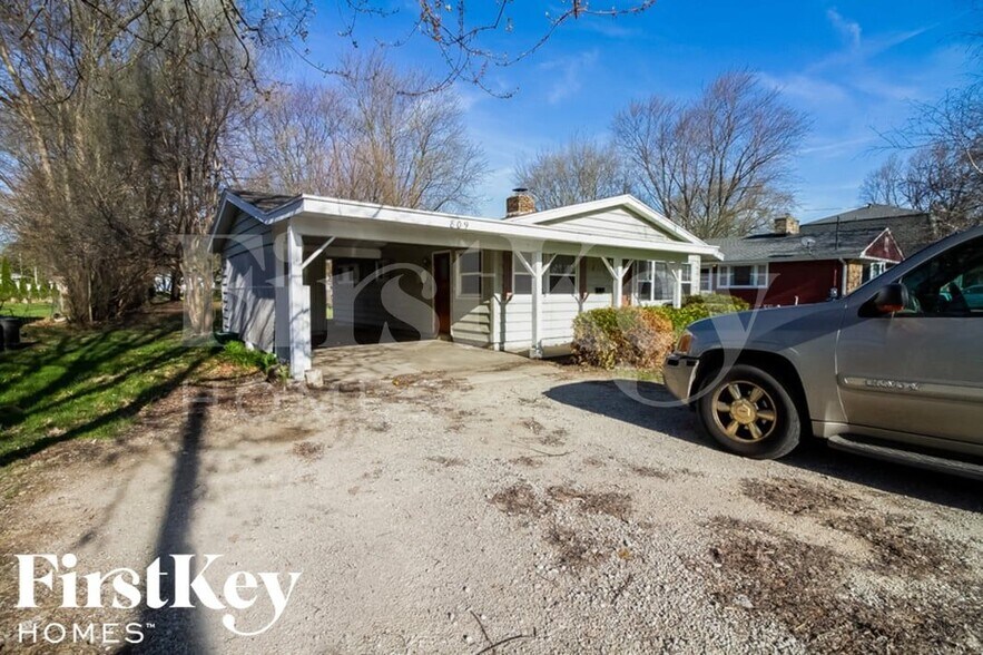 Building Photo - 809 N Latham St