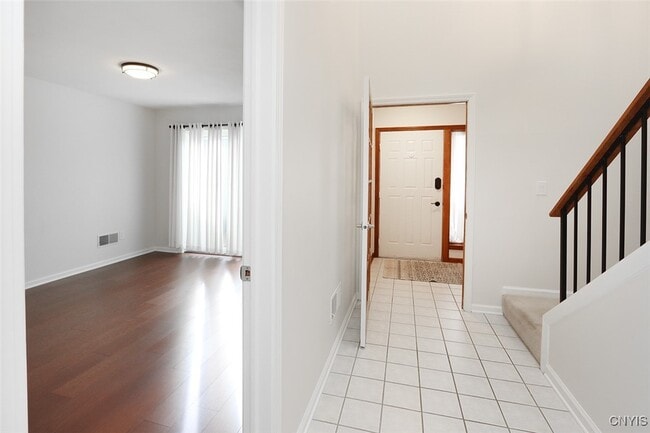Building Photo - 442 Summerhaven Dr N