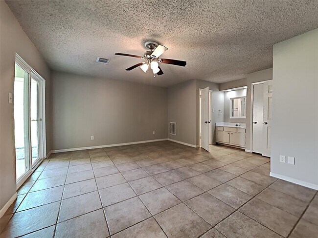 Building Photo - 23926 Spring Day Ln