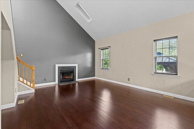 Building Photo - 49 Equestrian Dr