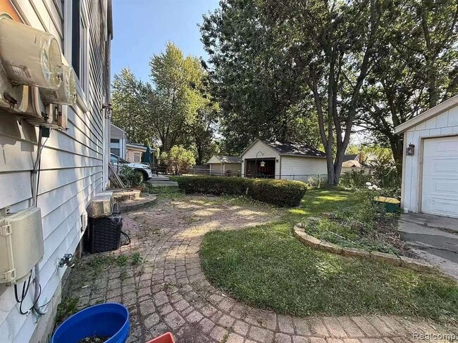 Building Photo - 3245 Parker Dr