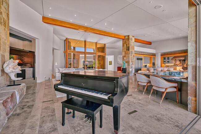 Building Photo - 9 Rockcrest