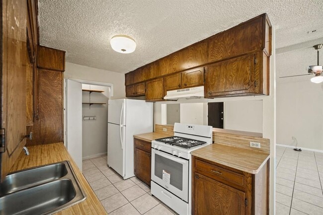 Building Photo - 21122 Southern Colony Ct