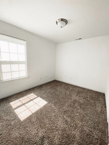 Building Photo - 117 Flatview Way