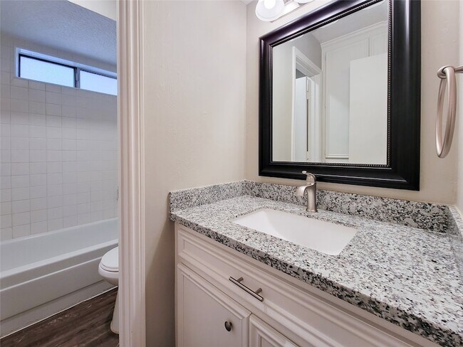 Building Photo - 6606 Brittany Park Ln