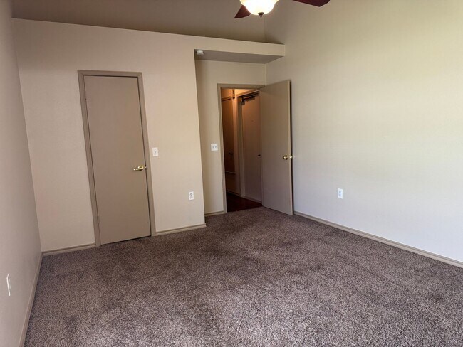 Building Photo - 8214 Spring Town St