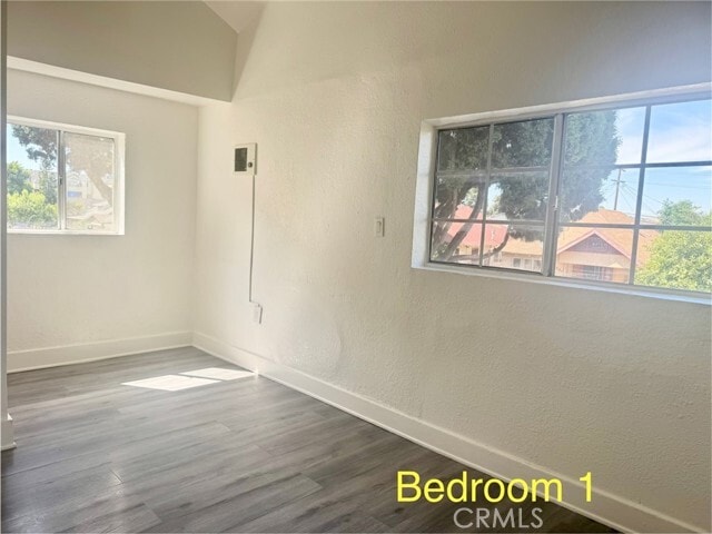 Building Photo - 206 W 52nd Pl
