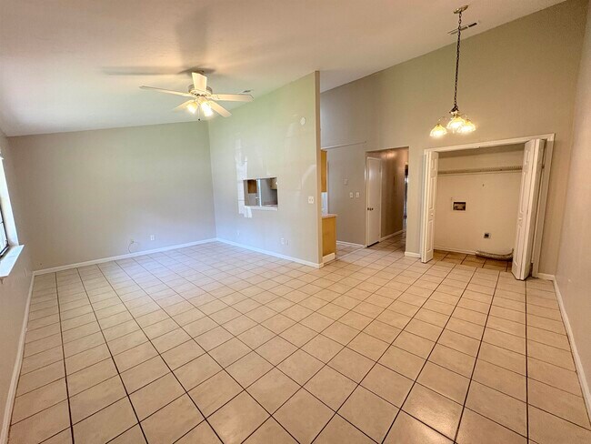 Building Photo - 3245 Mound Dr