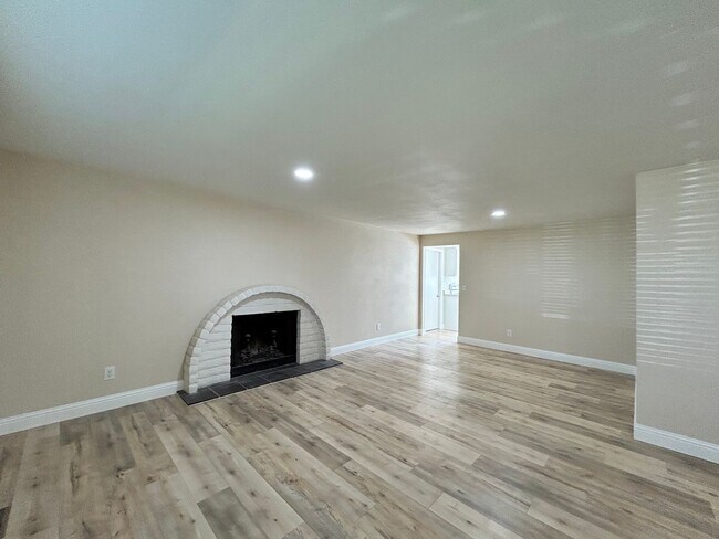 Building Photo - Newly Renovated 3 Bedroom, 2 Bath Home in ...