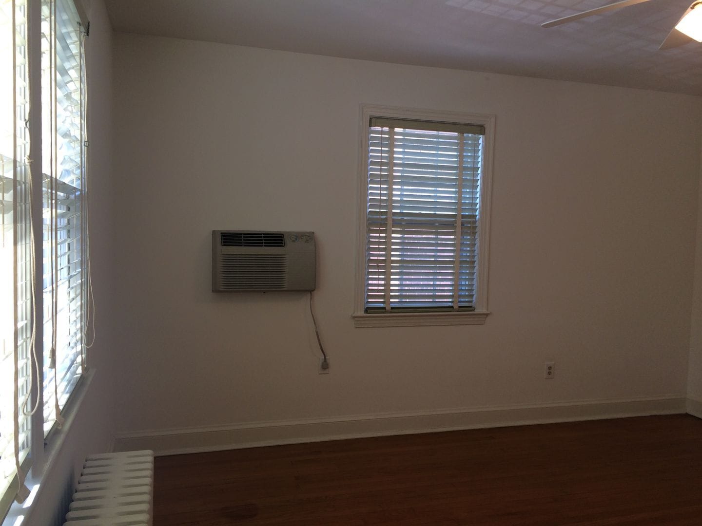 Building Photo - 4025 Davis Pl NW