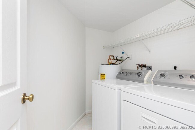 Building Photo - 2455 Lindell Blvd