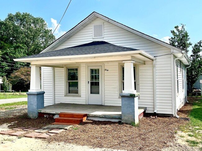 Primary Photo - Two bedroom, 1 bath house in Durham