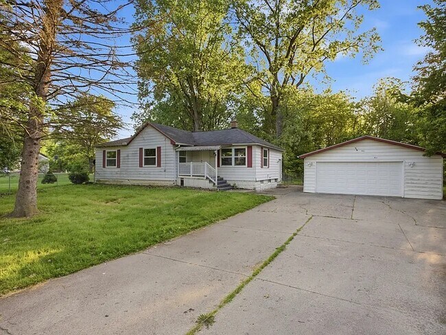 Building Photo - Cozy 3-BR Home w/ Fenced Yard & Pet-Friendly Perks in Flint Charter Township!