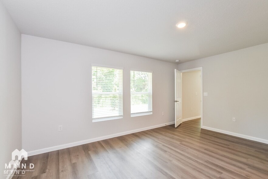 Building Photo - 19 Birchview Pl