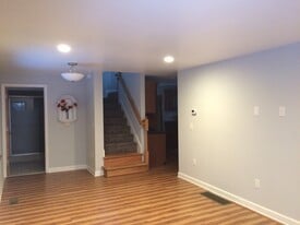 Building Photo - 1002 Myron Ct