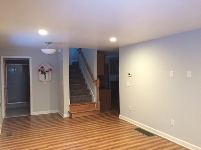 Building Photo - 1002 Myron Ct