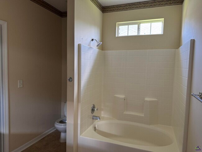 Building Photo - 106 Oldfield Ct