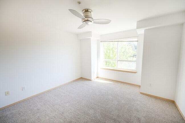 Building Photo - 424 N 85th St