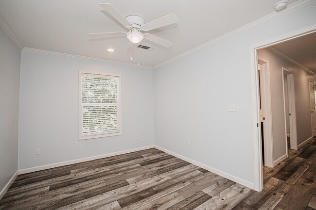 Building Photo - Inviting 3 bed, 2 bath Mount Pleasant rental