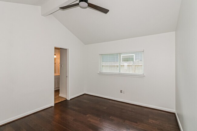 Building Photo - 28914 Champion Oaks Dr