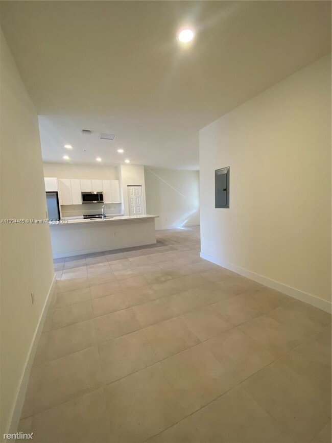 Building Photo - 2 br, 2 bath Condo - 7819 NW 104th Ave Apt 23