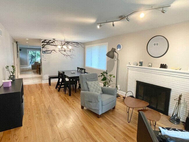 Building Photo - Elegant Three Bedroom Ravenna Home