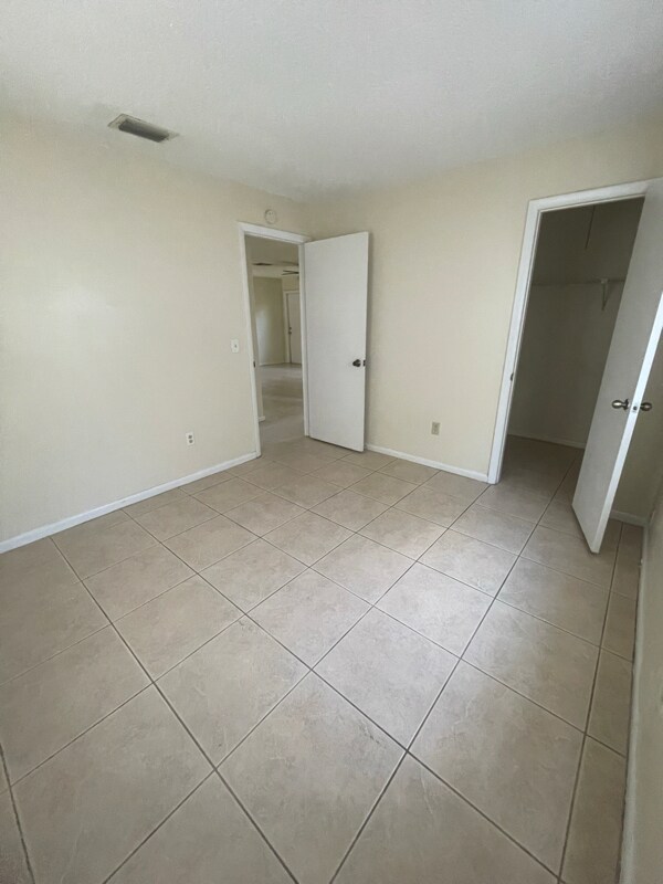 Building Photo - 16xx Barbarie Ln