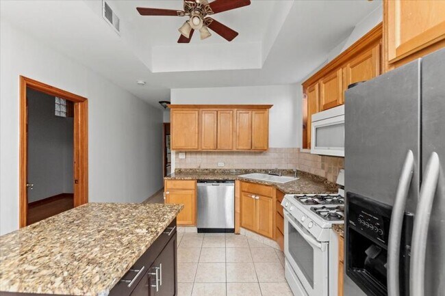 Building Photo - 2 bedroom in Chicago IL 60647
