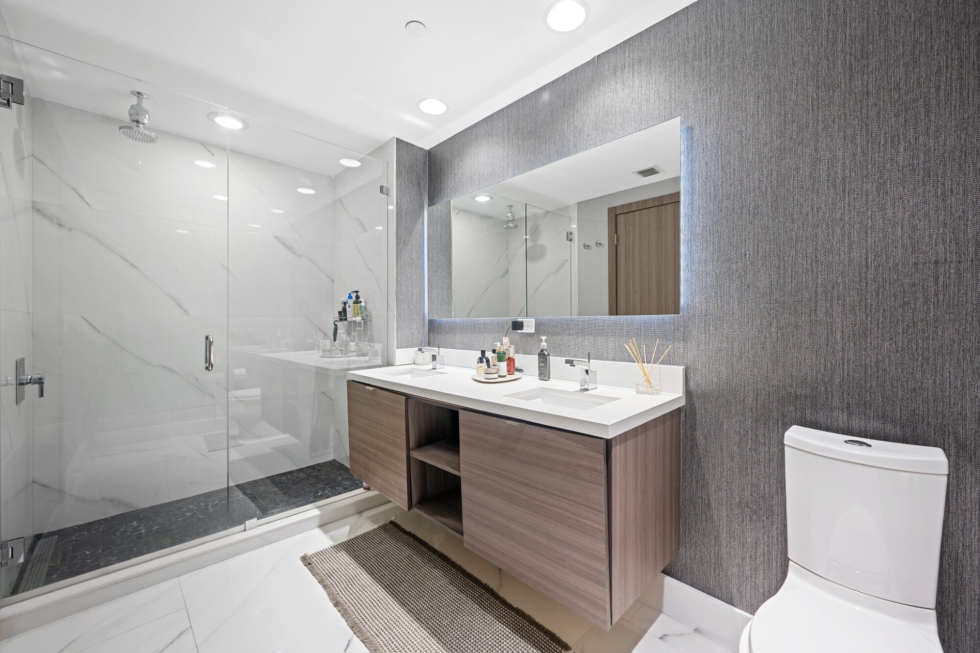 Building Photo - 1060 Brickell Ave