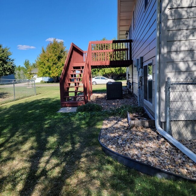 Building Photo - 3 BED | 2 BATH | SPLIT-FOYER HOME | RAPID ...