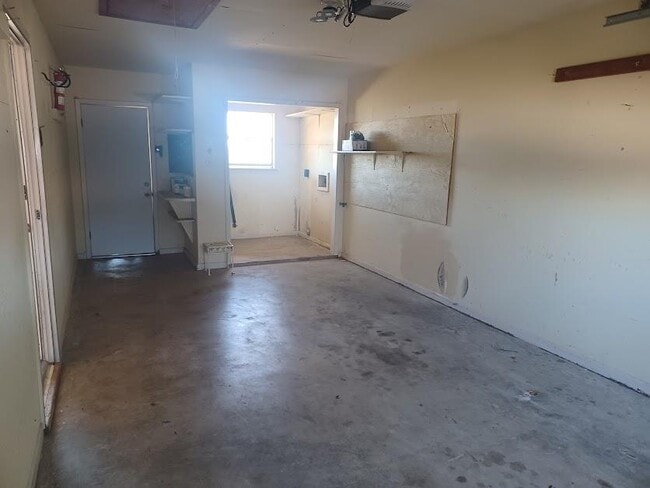 Building Photo - 118 Village Dr