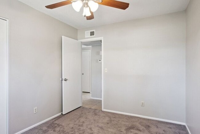 Building Photo - Three bedroom, two bath home!