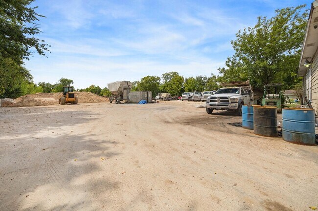 Building Photo - 1450 Mesquite St