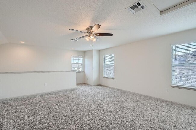 Building Photo - 124 Marienfeld Ln