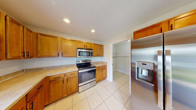 Building Photo - 4 Bedroom /2.5 bath Spacious Home In Sanfo...