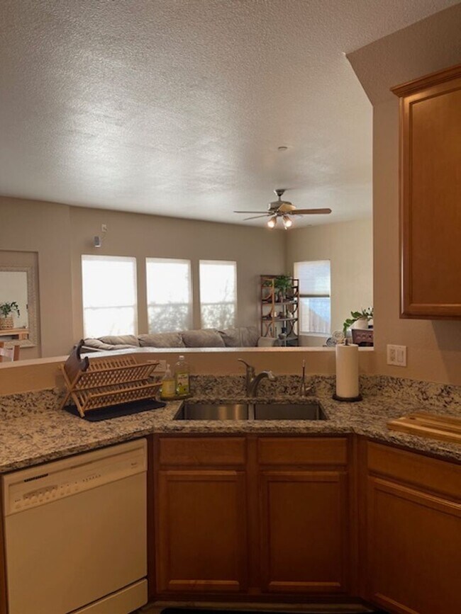 Building Photo - AVAILABLE NOW!  Beautiful 3BD/3BA North West HOME Resort-Style Living Across from Omni Tucson Nat...