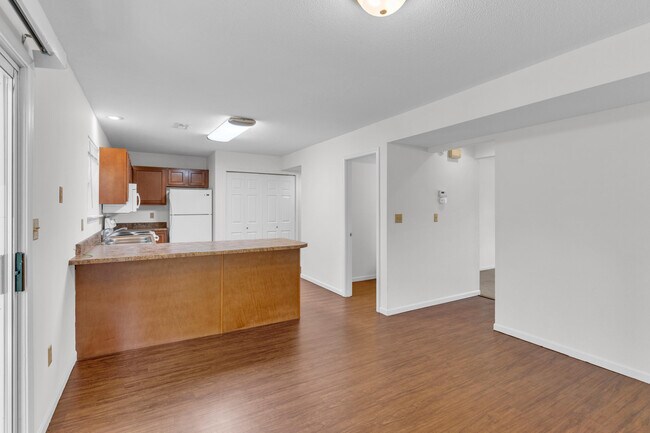 Building Photo - 4919 W Millbrook Dr