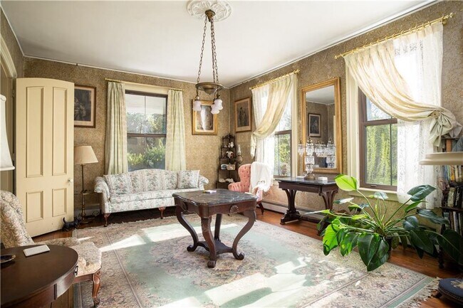 Building Photo - 138 Elm Dr