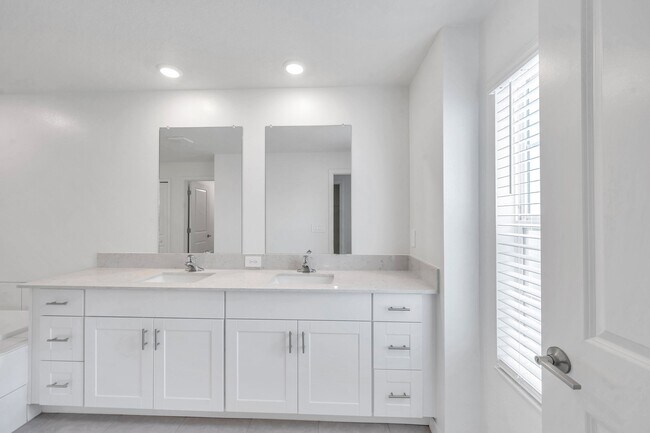 Building Photo - 9328 Bonita Mar Dr