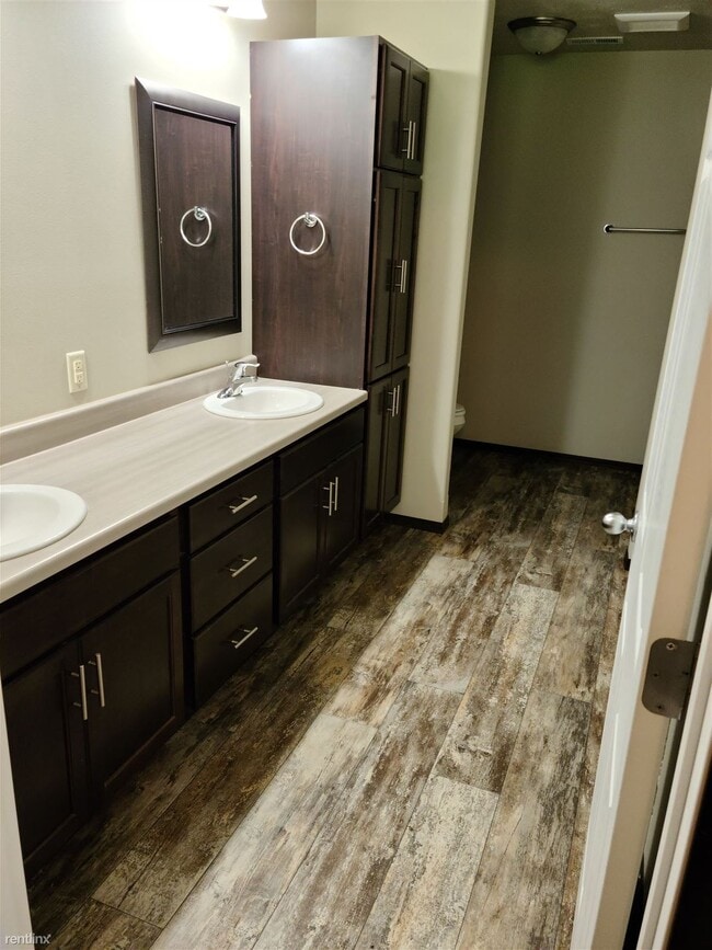 Building Photo - 3 br, 2 bath House - Southwoods Villas Sou...