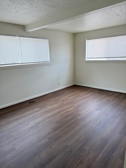 Living Room - 165 W 250 N