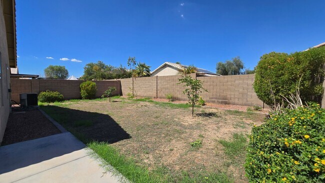 Building Photo - 13344 W Desert Ln