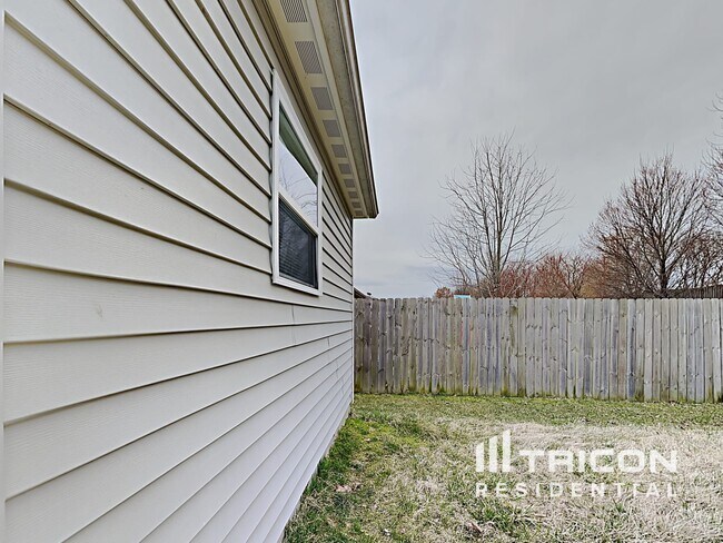 Building Photo - 2368 Bridlewood Dr